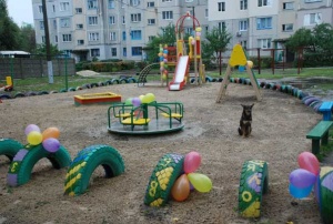 НОВИЙ ДИТЯЧИЙ МАЙДАНЧИК НА ПРИВОКЗАЛЬНІЙ