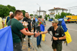 Бориспіль зустрів ветерана російсько-української війни Петра Скрипку, який проходить піший марафон на підтримку ЗСУ