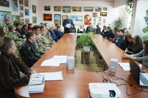 У центральній бібліотеці відбулась патріотична година «Гортаючи сторінки історії «Палаюча зима»