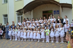 ЛІНІЙКА, ПРИСВЯЧЕНА ЗАКІНЧЕННЮ НАВЧАЛЬНОГО РОКУ, В БУДИНКУ ДИТЯЧОЇ ТА ЮНАЦЬКОЇ ТВОРЧОСТІ «ДИВОЦВІТ»