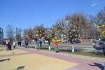 Майже півтисячі писанок прикрасили мистецьку алею «Великоднє дерево»