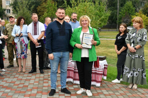 З нагоди Дня міста було вручено подяки колективам підприємств та організацій за вагомий благодійний внесок у встановлення флагштока на Книшовому меморіальному парковому комплексі