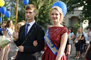 ВИПУСКНИКІВ 2017 РОКУ ПРОВОДЖАЛИ У НОВЕ ДОРОСЛЕ ЖИТТЯ