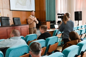 Спортивна колегія: обговорення проєкту облаштування кар’єру на Глибоцькій, презентація воркаут майданчиків та візит відомих стронгменів
