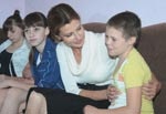 Марина Порошенко, Ірина Геращенко та Володимир Шандра відвідали центри Макарівського району, що прийняли вимушених переселенців зі Сходу