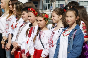 Святковий парад вишиванок у місті Борисполі