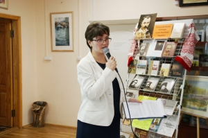 У центральній міській бібліотеці відбувся вечір, присвячений творчості народної артистки України Лариси Остапенко