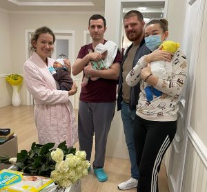 Міський голова привітав родину, у якої народилася трійня