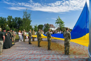 Велично, гордо, щемно: у Борисполі замайорів найбільший прапор громади