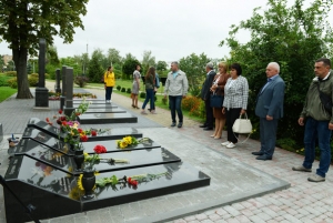З нагоди Дня пам’яті захисників України поклали квіти до могил українських захисників